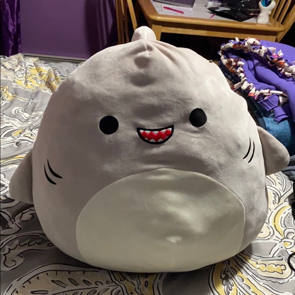 SHARK SQUISHMALLOW